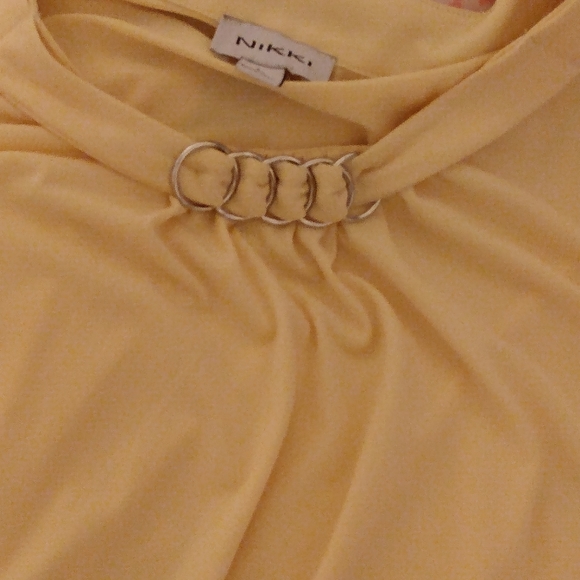 Sleeveless Nikki Blouse - Picture 2 of 3